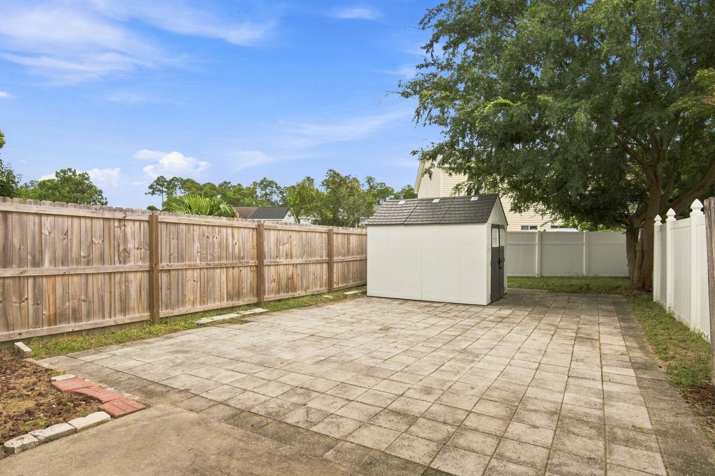 Image 5 of property listing at 1855 Whispering Oaks Lane, Fort Walton Beach, FL 32547