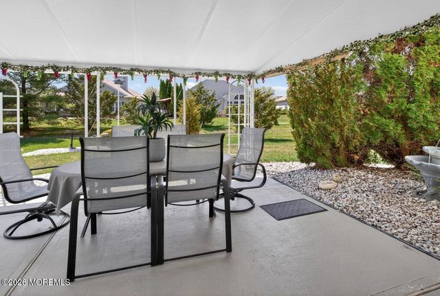 11 Tuscana Court, Manchester, NJ 08759