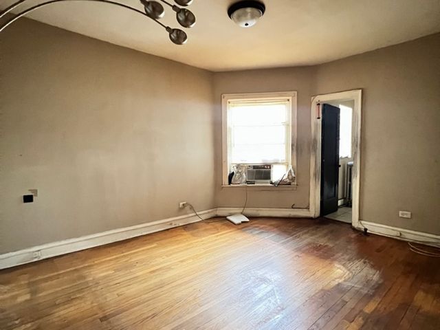7823 S Cornell Avenue, Chicago, IL 60649