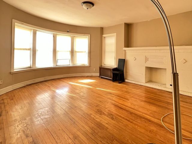 7823 S Cornell Avenue, Chicago, IL 60649