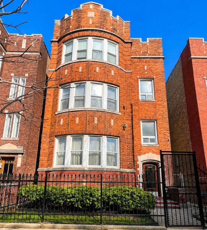 7823 S Cornell Avenue, Chicago, IL 60649