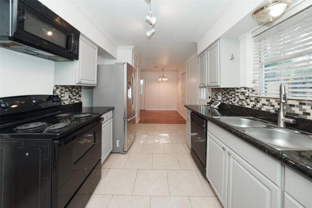 9519 Val Verde Street, Houston, TX 77063