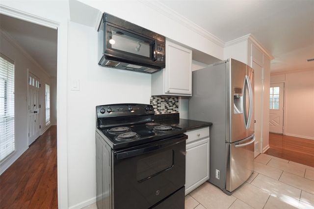 9519 Val Verde Street, Houston, TX 77063