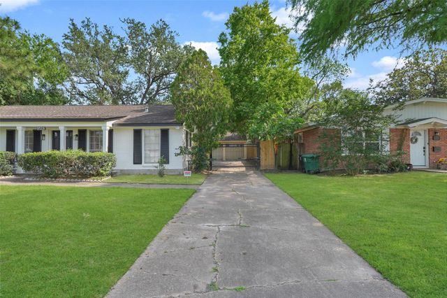 9519 Val Verde Street, Houston, TX 77063