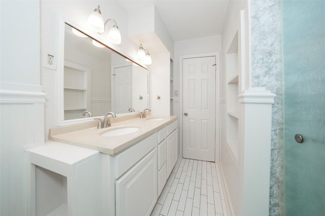 9519 Val Verde Street, Houston, TX 77063