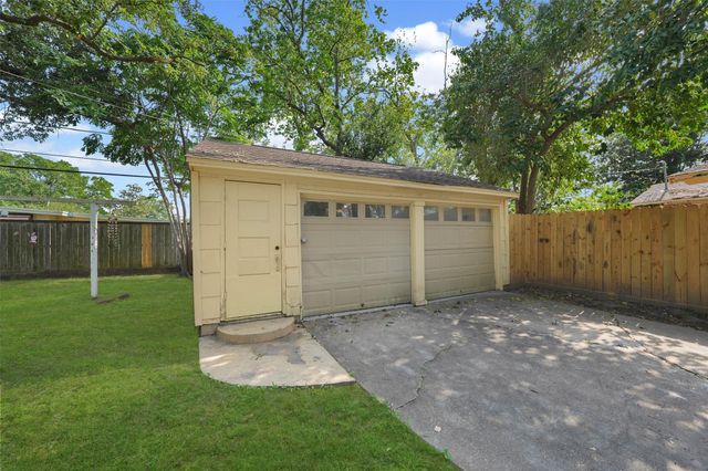 9519 Val Verde Street, Houston, TX 77063