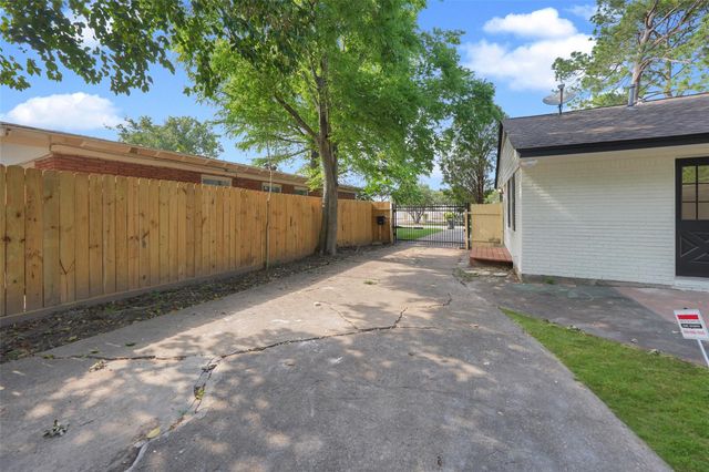 9519 Val Verde Street, Houston, TX 77063