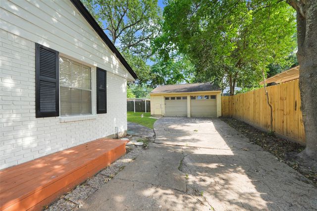 9519 Val Verde Street, Houston, TX 77063