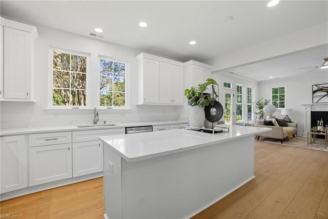 345 Ewell LN, Chesapeake, VA 23322