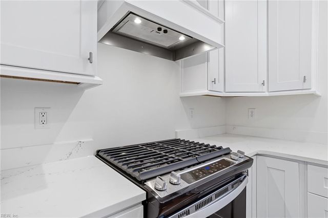 345 Ewell LN, Chesapeake, VA 23322