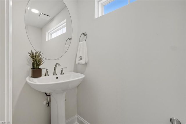 345 Ewell LN, Chesapeake, VA 23322