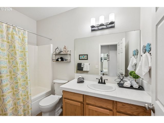 28680 Se ASH TREE Pl, Boring, OR 97009