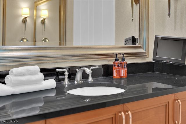 135 East Harmon Avenue 2814, Las Vegas, NV 89109