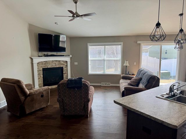 4350 Huntinghorne Drive, Janesville, WI 53546