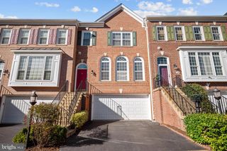 5656 GOVERNORS POND CIR, Alexandria, VA 22310