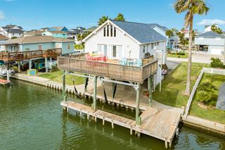 22819 Lunes, Galveston, TX 77554