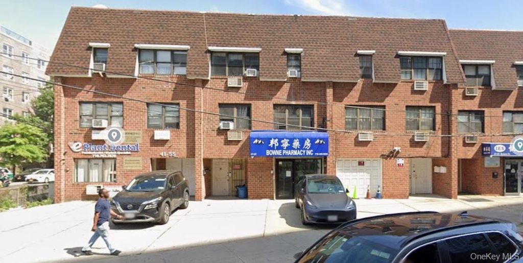 41-55 Bowne St, Flushing, NY 11355