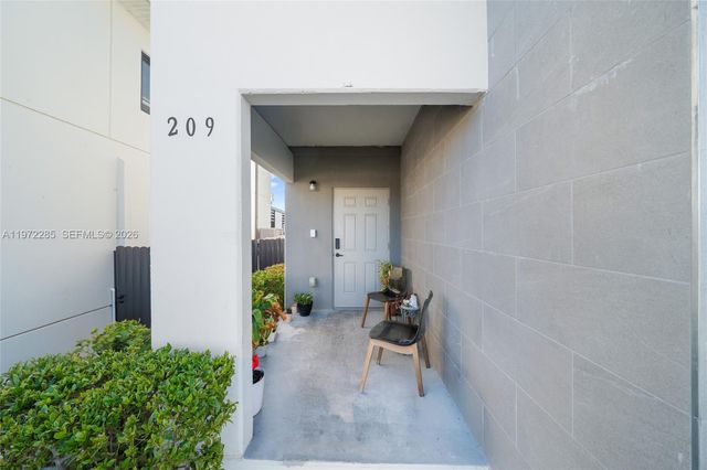 209 NW 13th Pl, Florida City, FL 33034