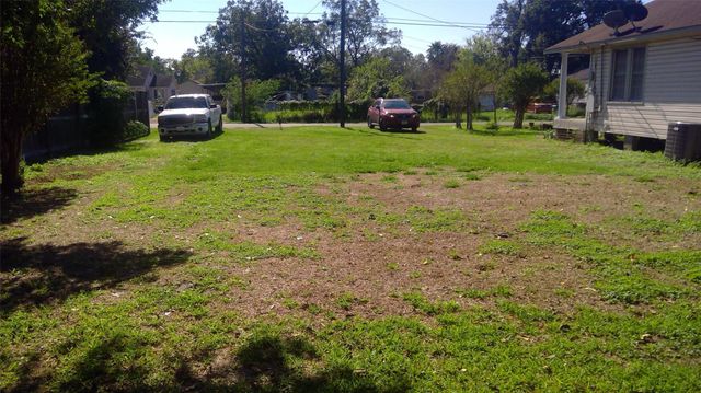 9237 E Avenue P, Houston, TX 77012