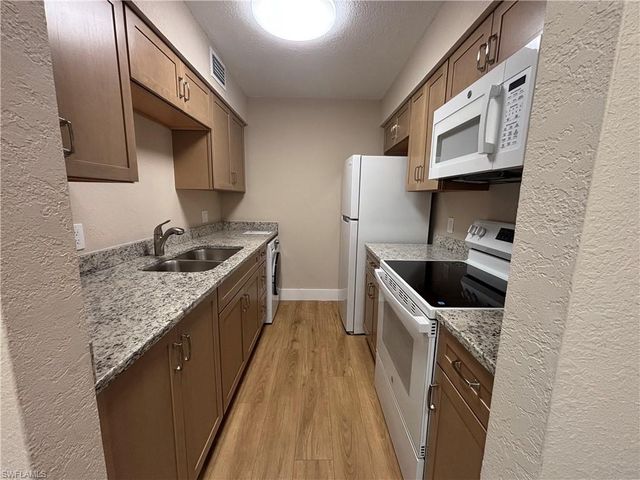 5327 Summerlin RD 2709, Fort Myers, FL 33919