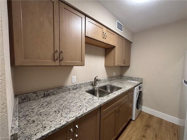 5327 Summerlin RD 2709, Fort Myers, FL 33919