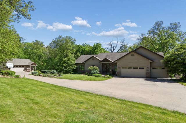 3057 Sandy Beach Road, Swisher, IA 52338