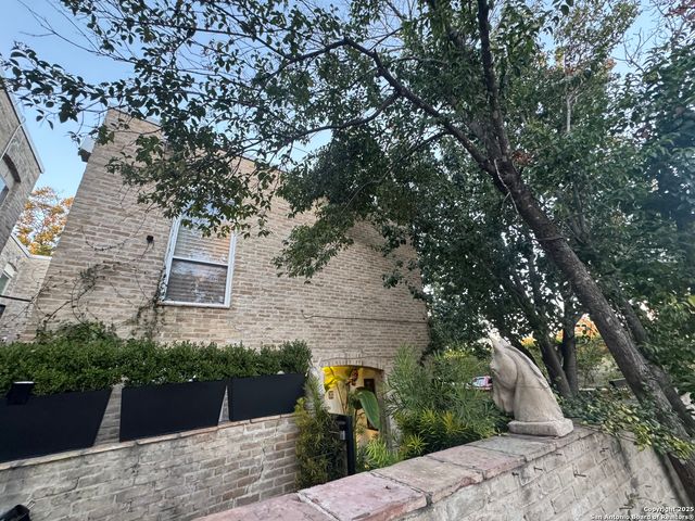 166 N NEW BRAUNFELS D, Alamo Heights, TX 78209