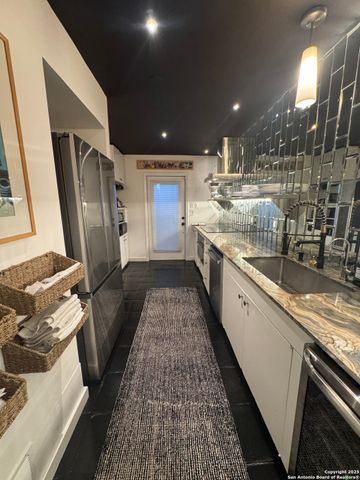 166 N NEW BRAUNFELS D, Alamo Heights, TX 78209