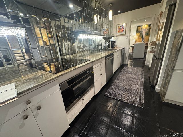 166 N NEW BRAUNFELS D, Alamo Heights, TX 78209