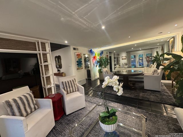 166 N NEW BRAUNFELS D, Alamo Heights, TX 78209