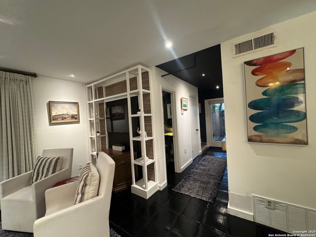 166 N NEW BRAUNFELS D, Alamo Heights, TX 78209