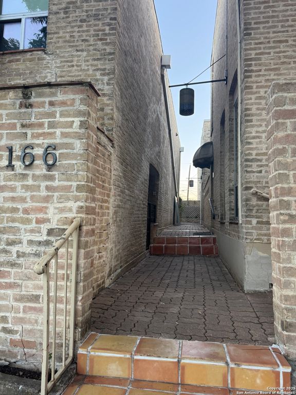166 N NEW BRAUNFELS D, Alamo Heights, TX 78209