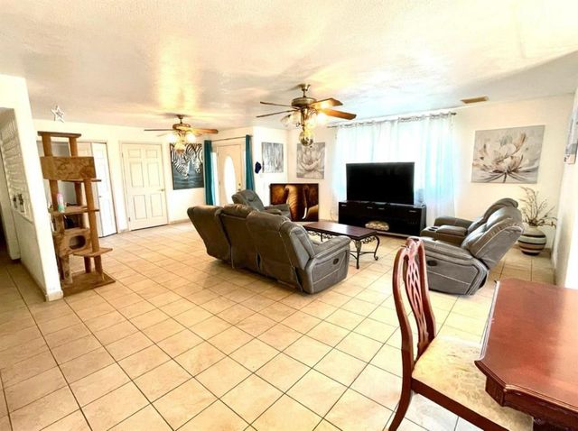 12420 S Chestnut Avenue, Fresno, CA 93725