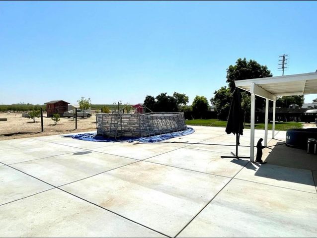 12420 S Chestnut Avenue, Fresno, CA 93725