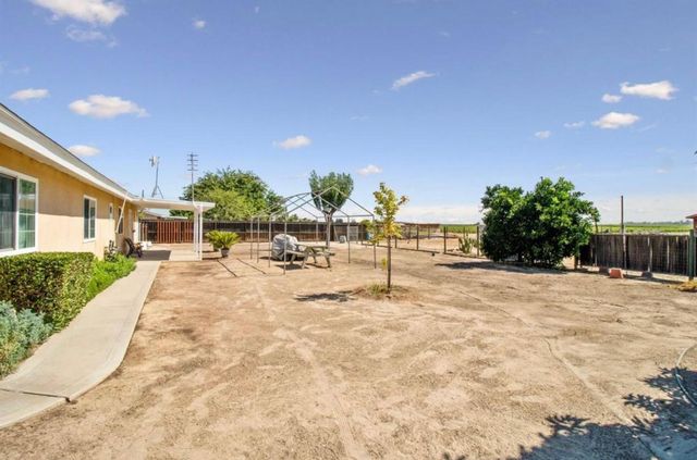 12420 S Chestnut Avenue, Fresno, CA 93725