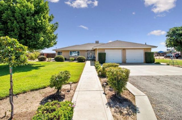 12420 S Chestnut Avenue, Fresno, CA 93725