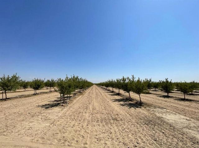 12420 S Chestnut Avenue, Fresno, CA 93725