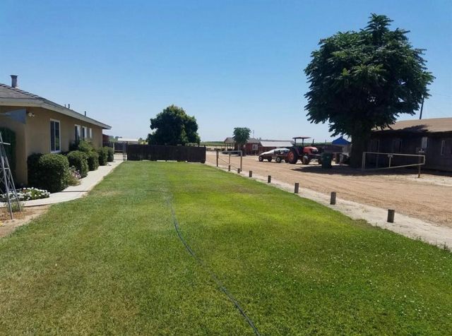 12420 S Chestnut Avenue, Fresno, CA 93725