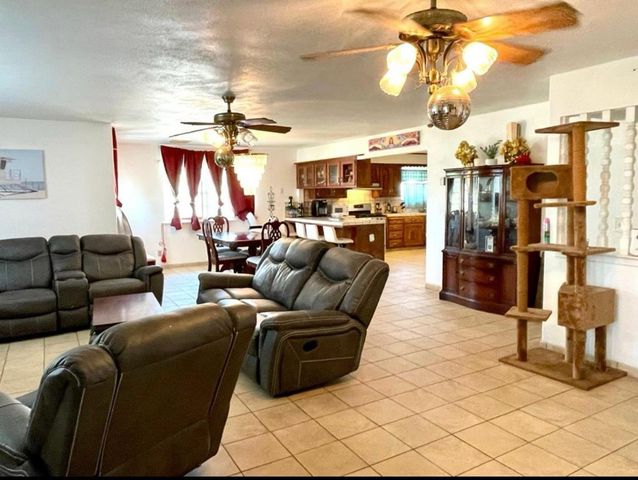 12420 S Chestnut Avenue, Fresno, CA 93725