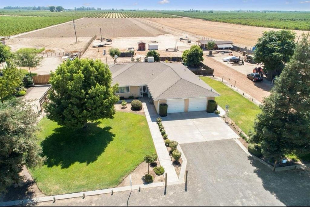 12420 S Chestnut Avenue, Fresno, CA 93725