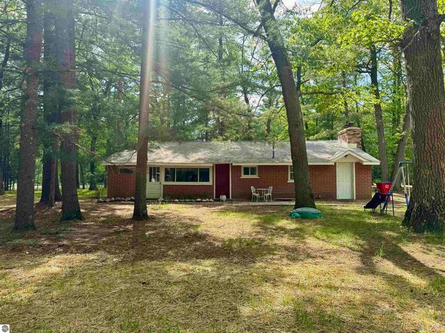84 N Imperial Drive, Tawas City, MI 48763