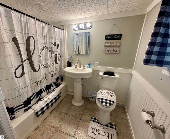 84 N Imperial Drive, Tawas City, MI 48763