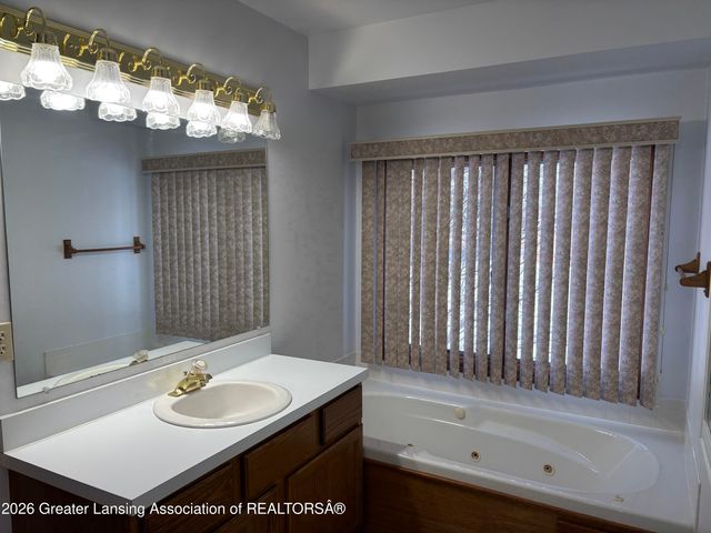 2626 E Grand Ledge Highway, Grand Ledge, MI 48837