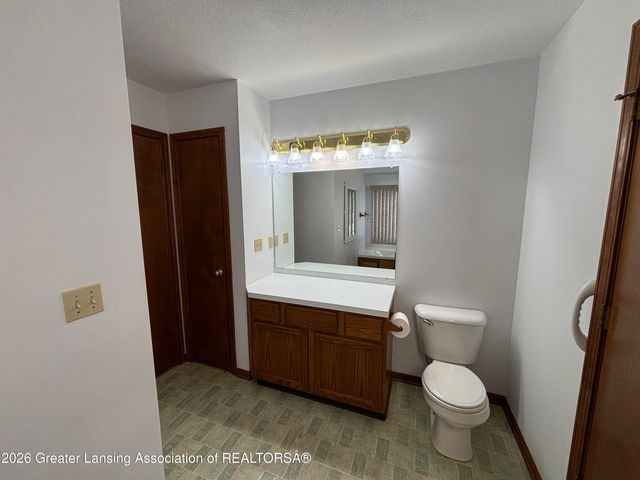 2626 E Grand Ledge Highway, Grand Ledge, MI 48837