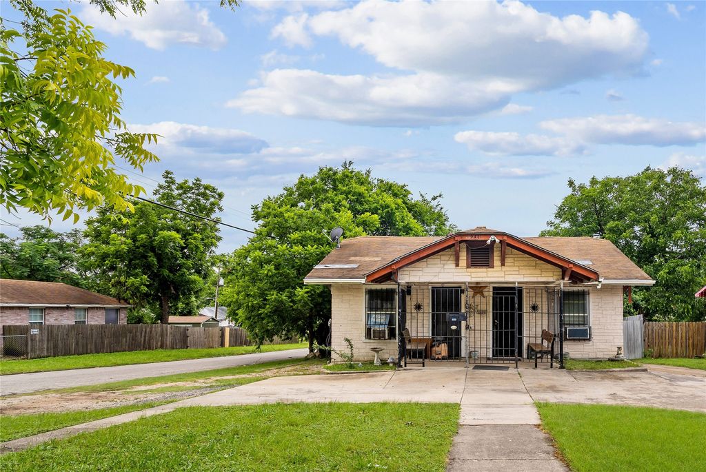 2431 Britton Drive, Dallas, TX 75216