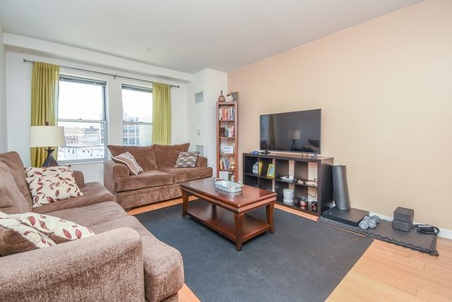 16 Miner St 303, Boston, MA 02215