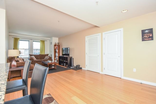 16 Miner St 303, Boston, MA 02215