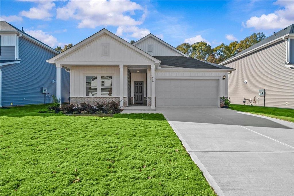 560 Cozy Bluff Road, Spartanburg, SC 29301