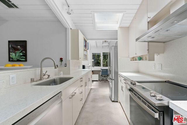 810 Bramble Way, Los Angeles, CA 90049