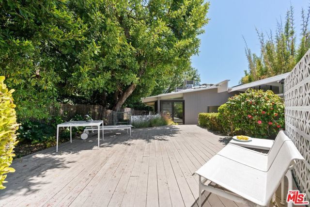 810 Bramble Way, Los Angeles, CA 90049